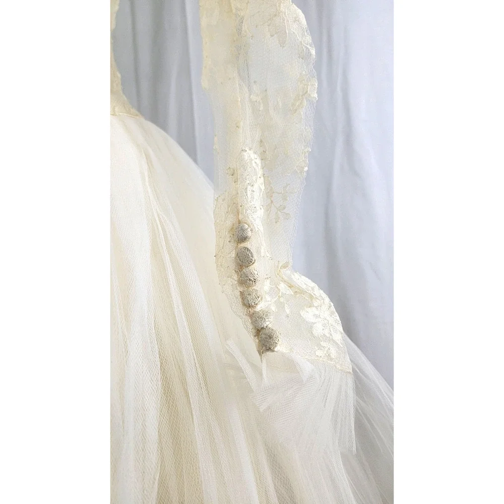 Vintage 1950s Lace Tulle Wedding Dress Illusion Neck Train XS Bridal